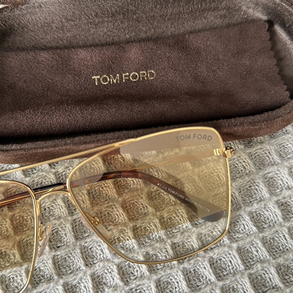 TOM FORD Sunglasses with case, logo cleaning cloth, paper & more! Authentic - Picture 6 of 7